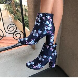 Urban outfitters girly blue Juliet floral heeled booties ankle boots block heel